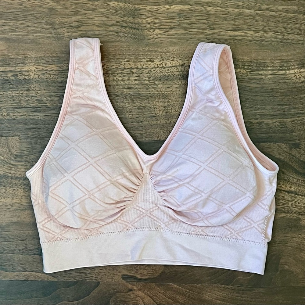 Rhonda Shear Diamond Knit Seamless Wireless Sports Bra Soft Pink Size M NWOT